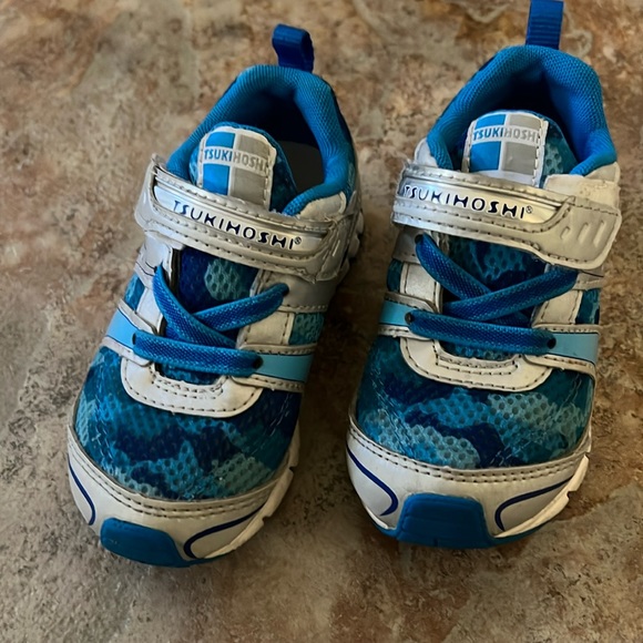 Toddler boys Tsukihoshi velocity sneaker in silver and blue camo. - Picture 1 of 3